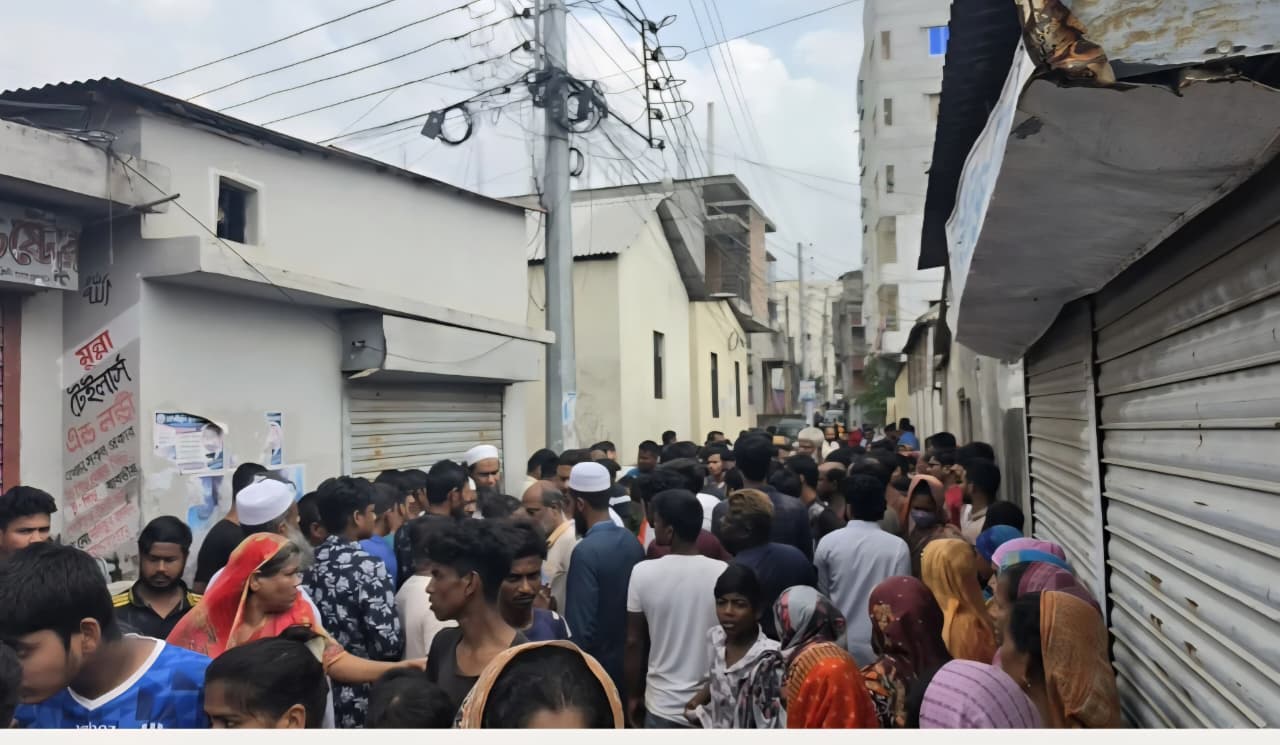 ফতুল্লায় ডিশ ব্যবসায়ীকে কুপিয়ে  হত্যা