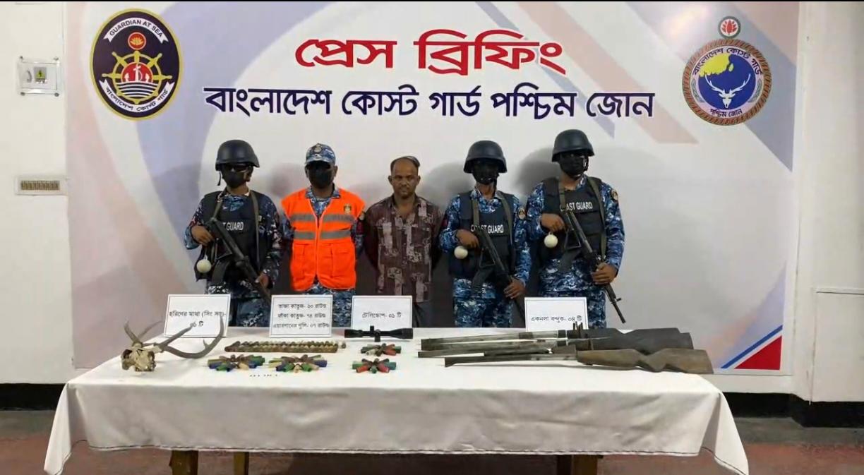 সুন্দরবনে কোস্টগার্ডের অভিযানে বনদস্যু বাহিনীর আস্তানা ধ্বংস, আটক ১