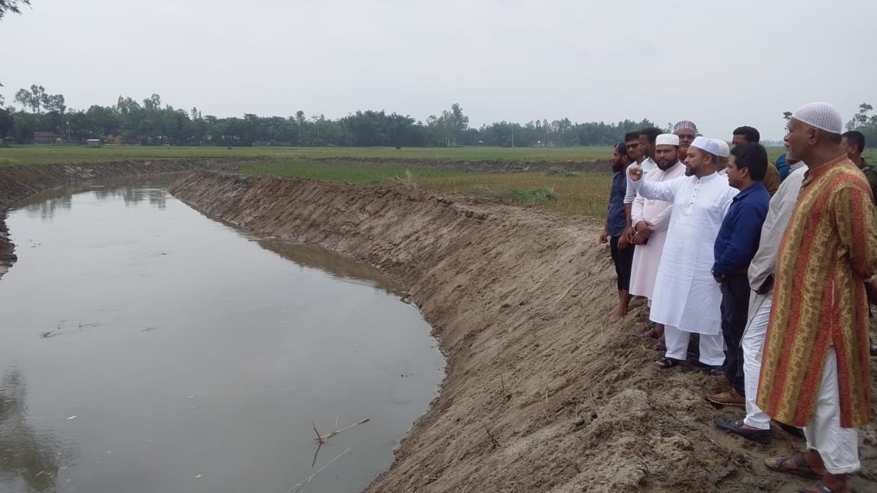 মরা খালে ফিরেছে প্রাণ, পানির প্রবাহ দেখে মুগ্ধ এমপি মুনতাকিম