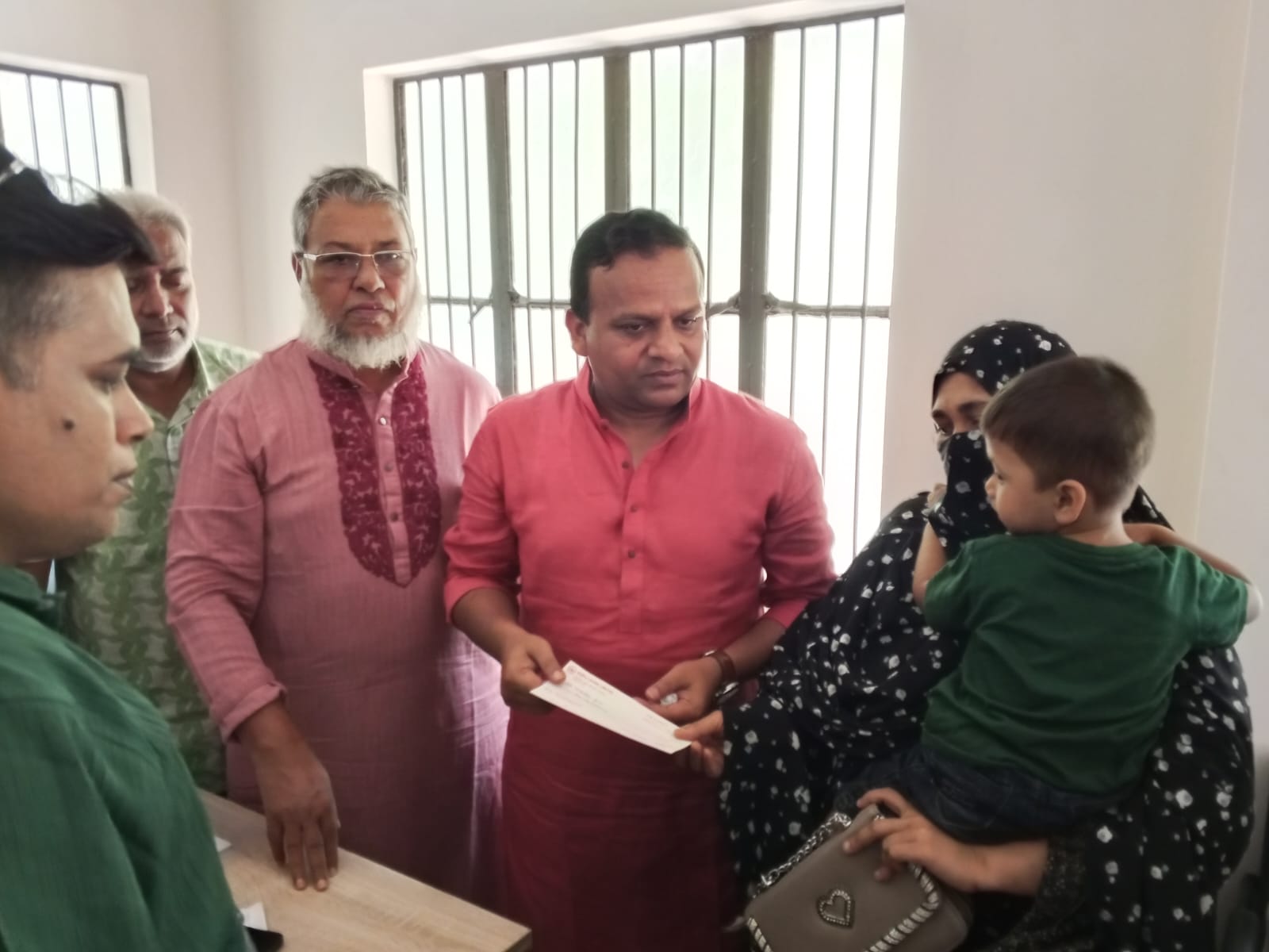 লঞ্চ দুর্ঘটনায় নিহত সোহেল ফকিরের পরিবারকে ৫ লাখ টাকার অনুদান