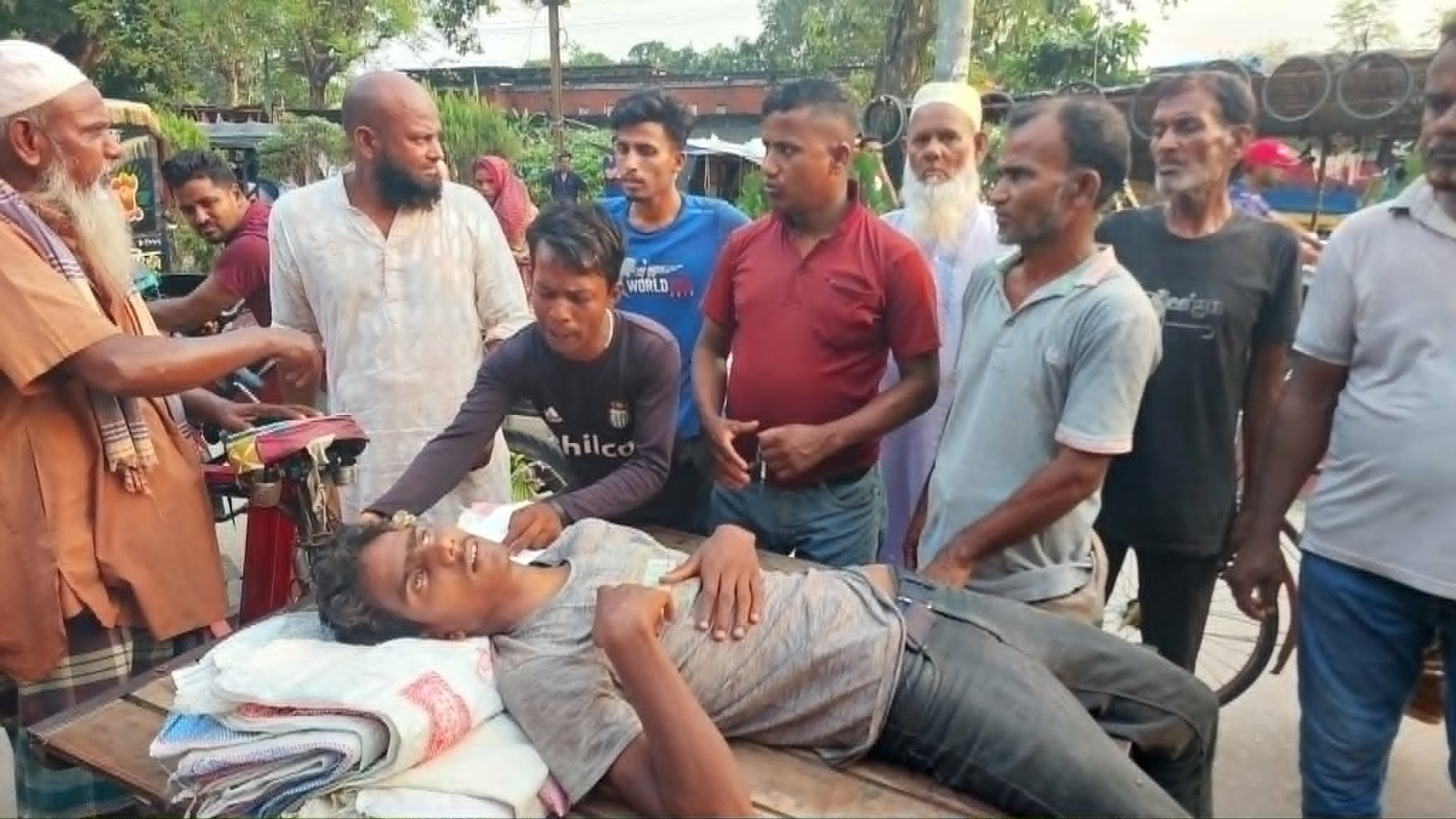 সৈয়দপুরে ভ্যানচালককে অজ্ঞান করে ভ্যান নিয়ে উধাও প্রতারক যাত্রী