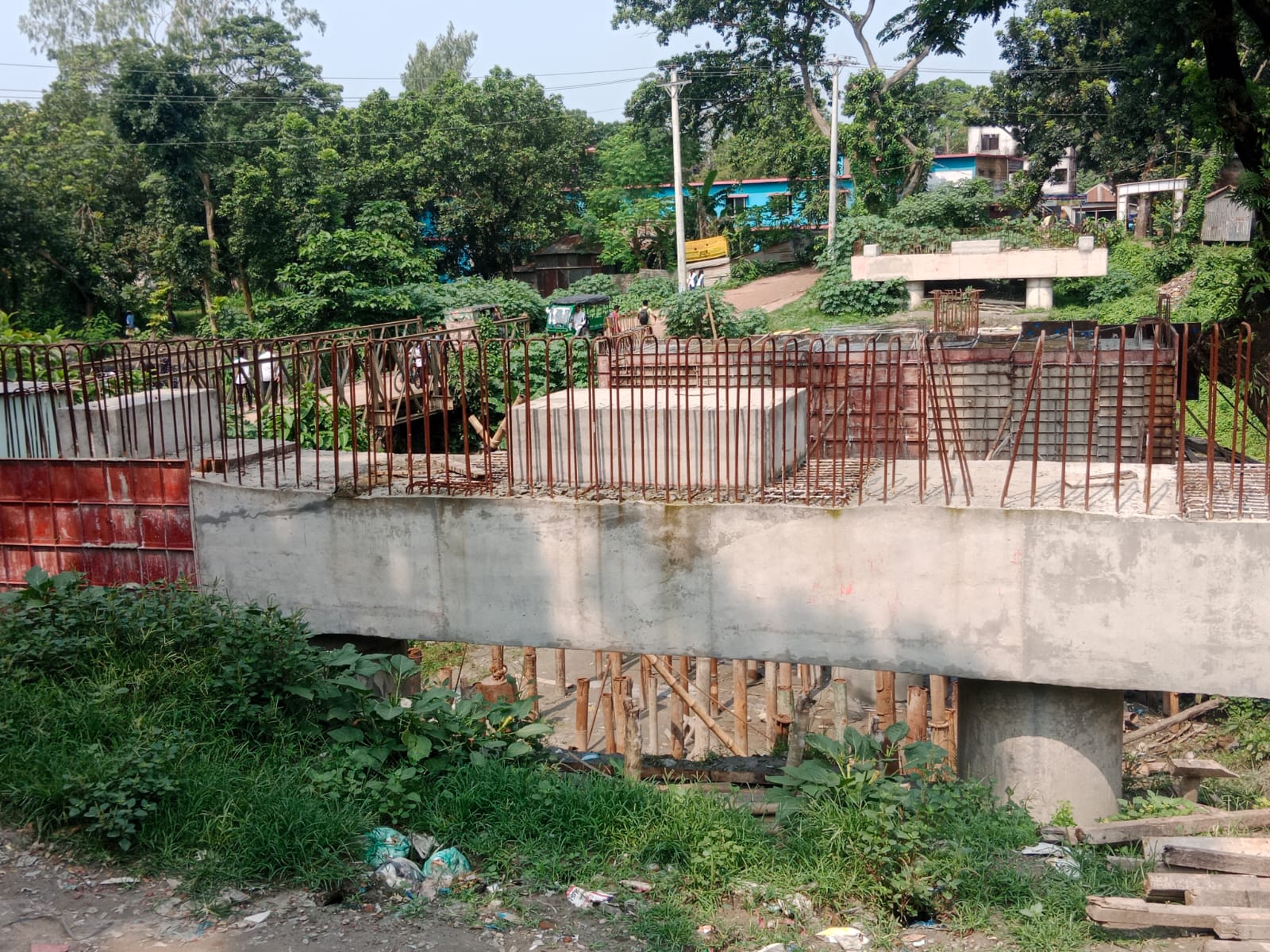 শিরোনাম: সাটুরিয়ার চন্দ্রখালী সেতু: সময়-ব্যয় বাড়লেও শেষ হয়নি নির্মাণকাজ, দুর্ভোগে হাজারো মানুষ