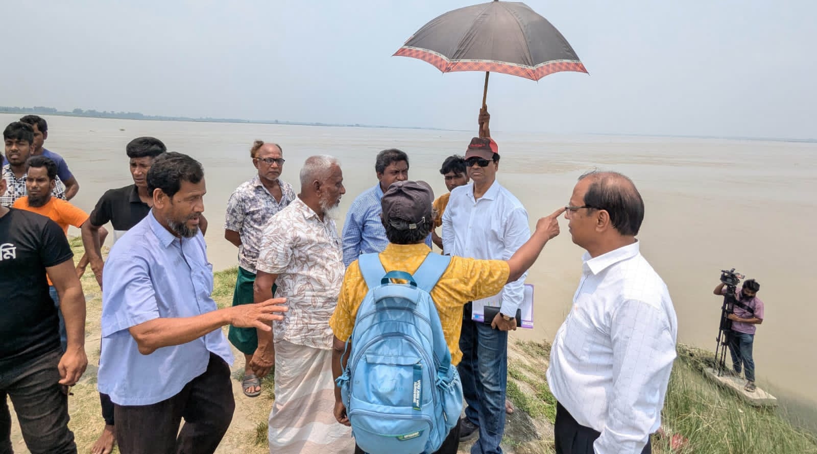 তিস্তা সেতুরক্ষা বাঁধের ভাঙন পরিদর্শনে এলজিইডির প্রতিনিধি দলের