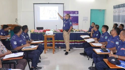 সাতক্ষীরায় জনবান্ধব ও নৈতিক পুলিশ বাহিনী গড়তে পাঁচ দিনের প্রশিক্ষণ শুরু