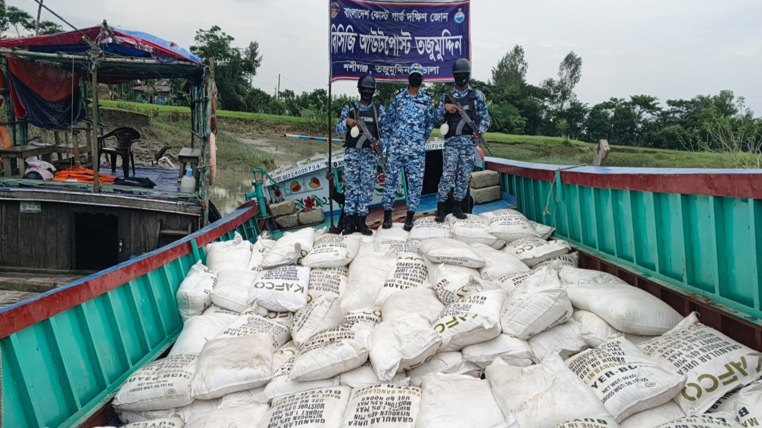 ভোলায় মিয়ানমারে পাচারের সময় ১৬০ বস্তা ইউরিয়া সার জব্দ