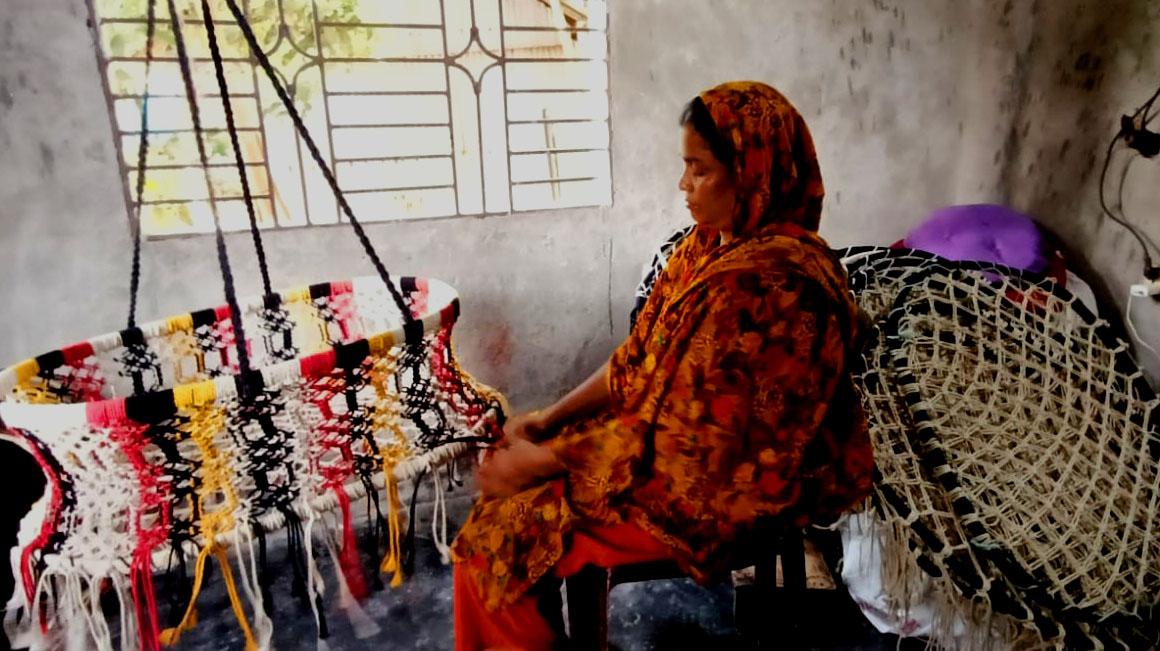 বংশপরম্পরায় তৈরি দোলনা এখন দেশের গণ্ডি পেরিয়ে বিদেশের বাজারেও