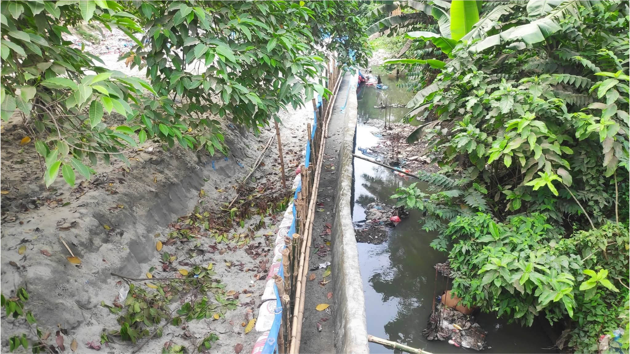 জলাবদ্ধতায় দুর্ভোগে বানিয়াছল-বিলাসদী-তরোয়ার বাসিন্দারা