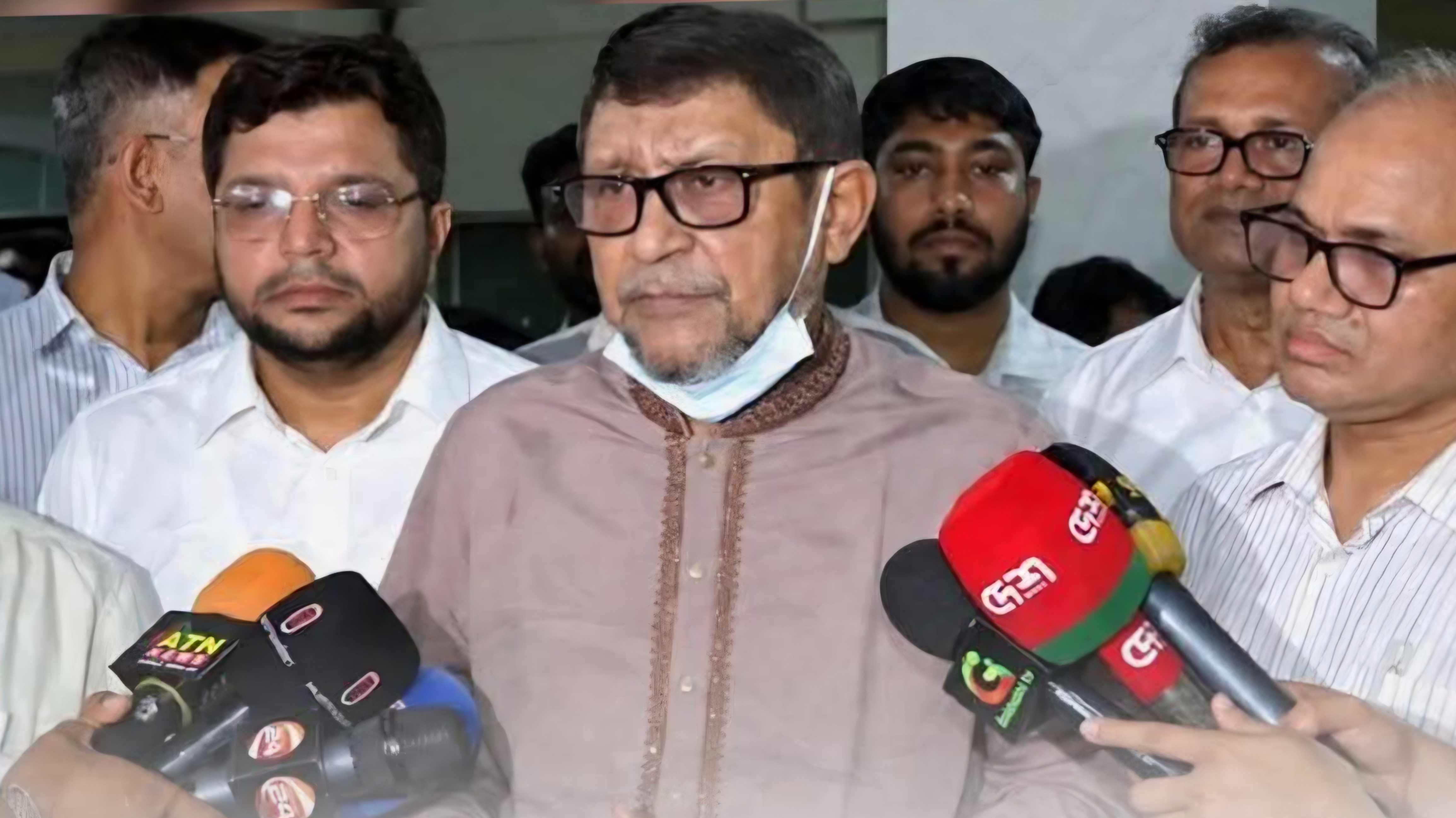 চিকিৎসকদের শাস্তি দিয়েই কি বদলাবে স্বাস্থ্যব্যবস্থা?