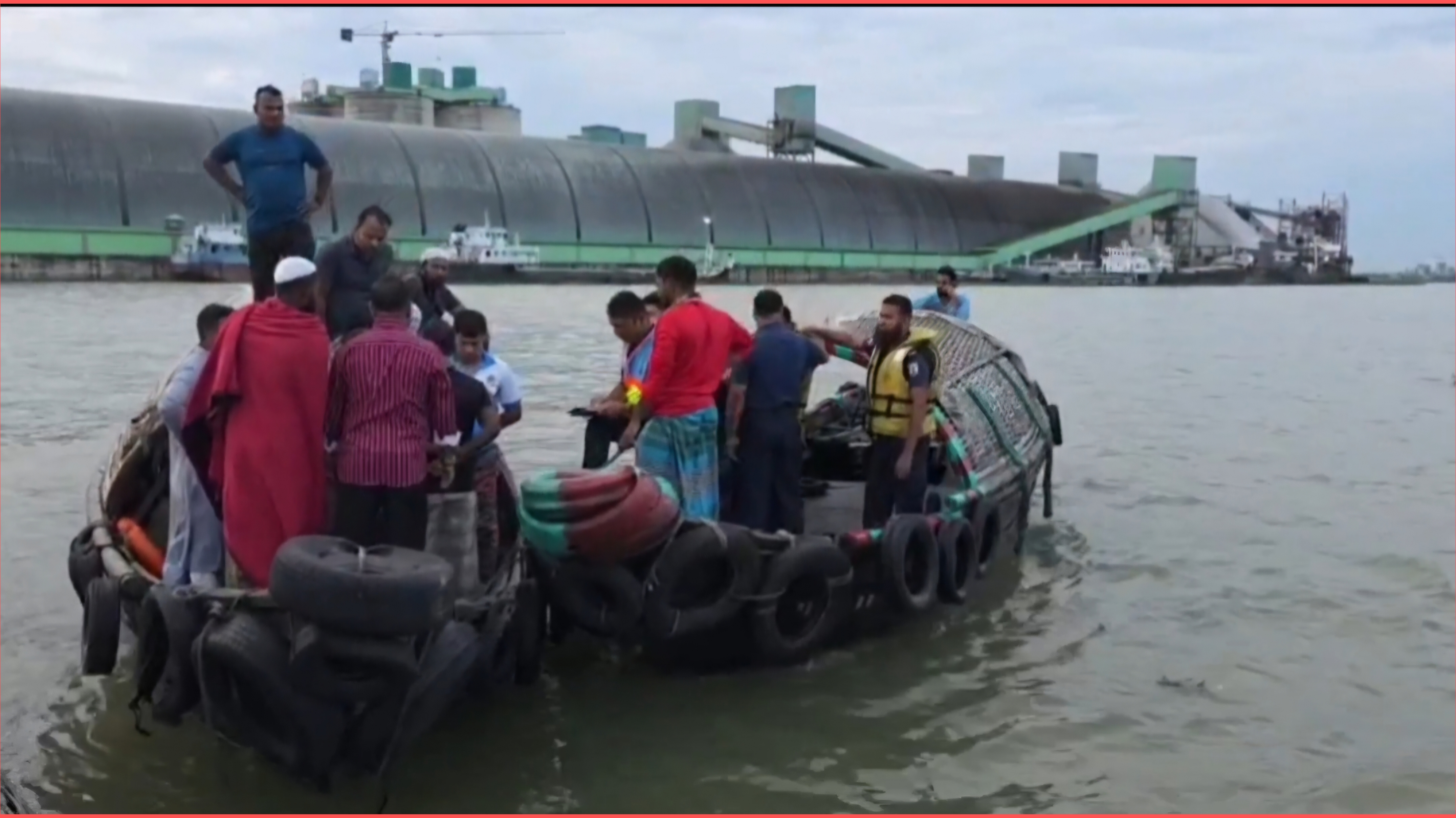 সোনারগাঁয়ে মেঘনায় ট্রলারডুবি, নারীর মৃত্যু;