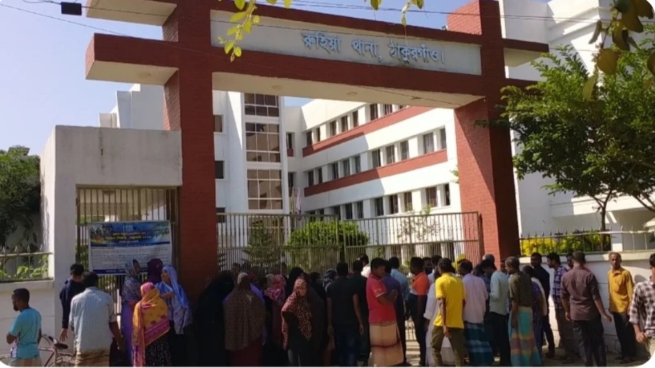 আসামি গ্রেফতারের পর উত্তপ্ত রুহিয়া থানা