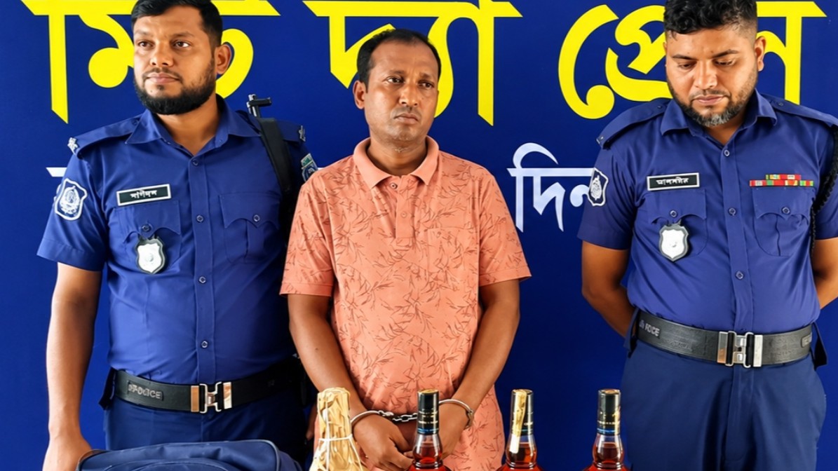 হিলিতে মদসহ ভারতীয় নাগরিক আটক, আদালতে পাঠাল পুলিশ