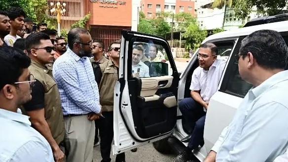 আজিমপুর সরকারি কোয়ার্টারের নোংরা পরিবেশে প্রধানমন্ত্রীর অসন্তোষ