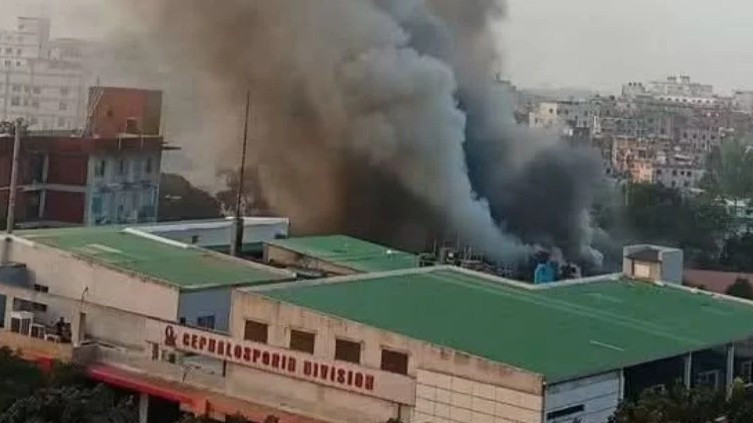 গাজীপুরে ইবনে সিনা ফার্মাসিউটিক্যালসে আগুন