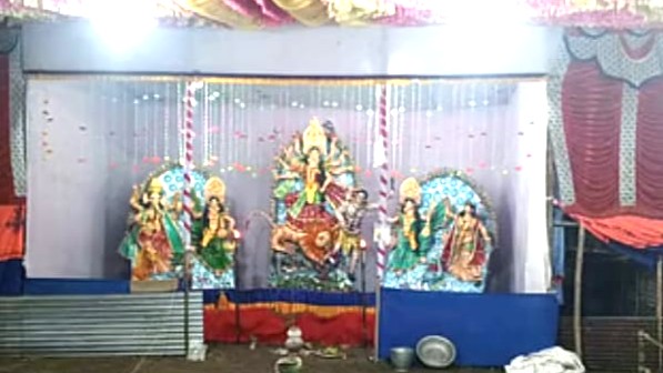 দুর্গামন্দিরে আরতি দিতে গিয়ে নারীর মৃত্যু, উৎসবের আনন্দে শোক