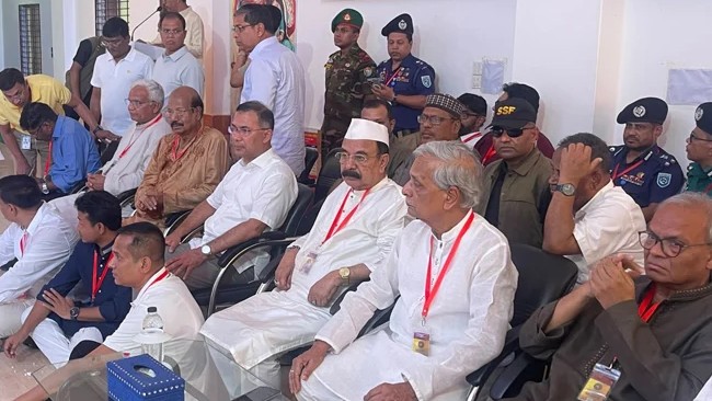 রংপুরে ধর্মসভা মন্দিরের পূজামণ্ডপে প্রধানমন্ত্রী