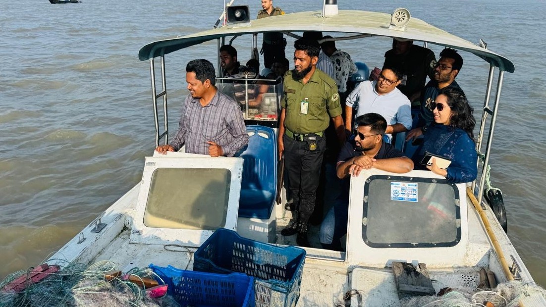 পদ্মায় মা ইলিশ রক্ষায় অভিযান, ১৮ জেলে আটক