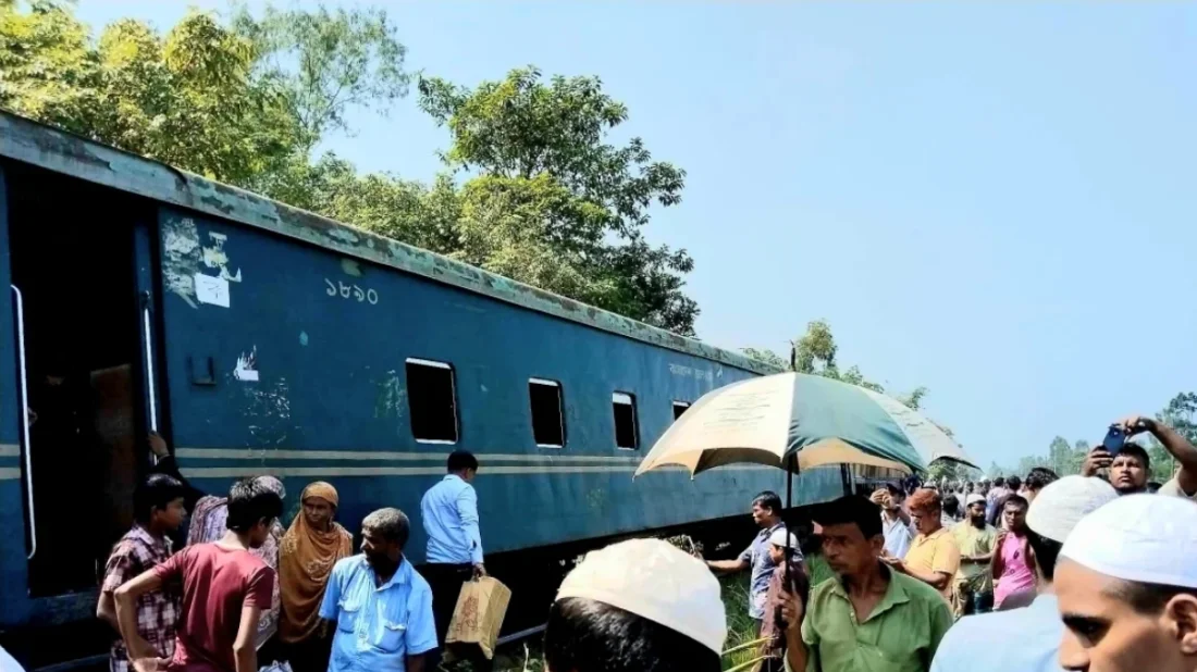 লাকসামে কর্ণফুলী এক্সপ্রেস লাইনচ্যুত, চট্টগ্রাম-ঢাকা রেল যোগাযোগ বন্ধ